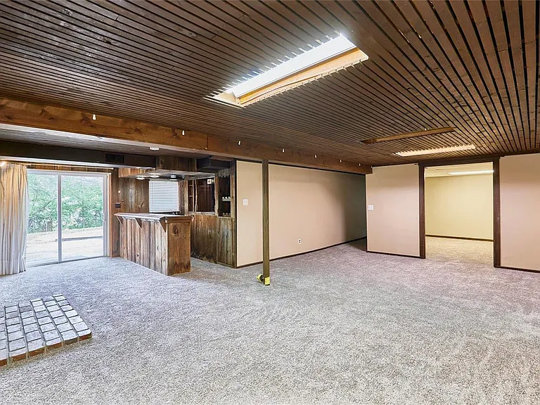 389 Messina Dr — Photo 14