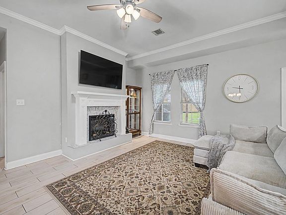 3rd image of 180 Belle Isle Dr