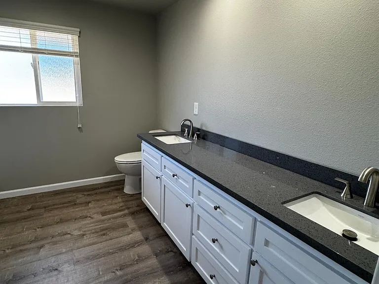 4832 N Fruit Ave — Photo 22