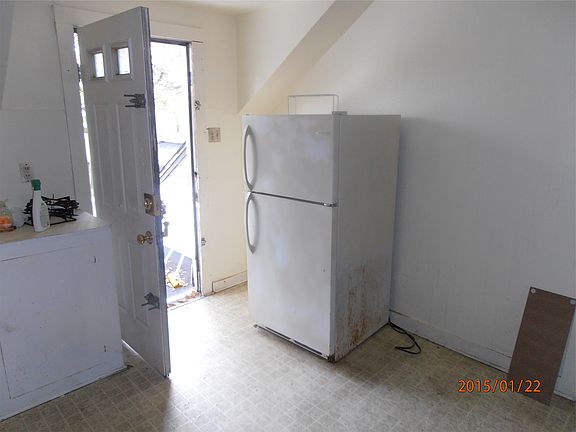 2nd image of 635 Glenwood St #C