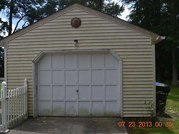 3rd image of 106 Davenport Ct