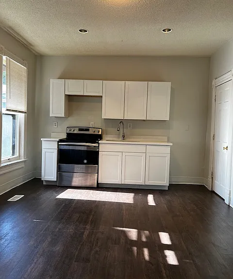 823 3rd St E #1 — Photo 2