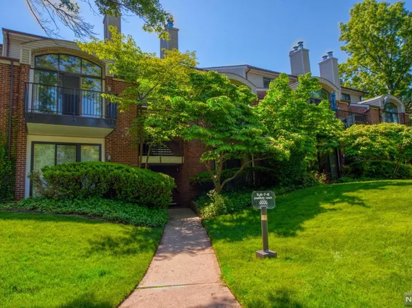 7 Peabody Ct, Teaneck, NJ 07666