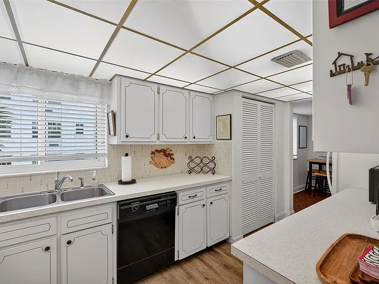 1200 N Shore Dr NE #201 — Photo 36