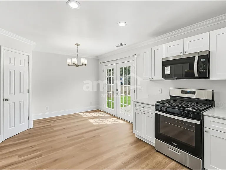 3911 Laurel View Cir — Photo 3