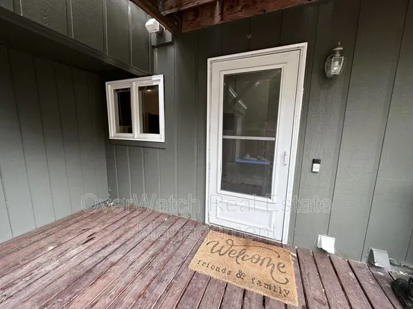 6121 De Armoun Rd, Anchorage, AK 99516