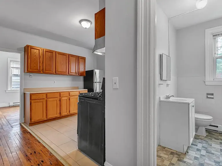 608-612 George St #12 — Photo 5