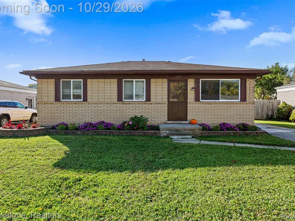 16024 Wellington Ave, Roseville, MI 48066