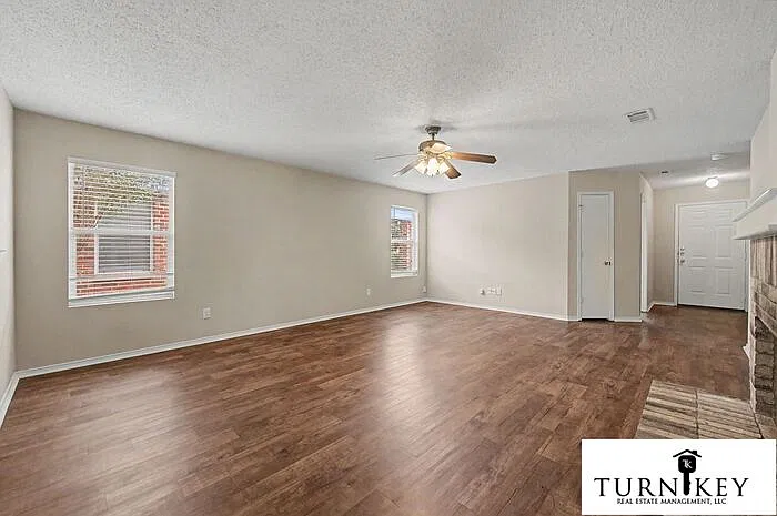 3 bed, 2.0 bath, 1584 sqft, $1,895 — Photo 2
