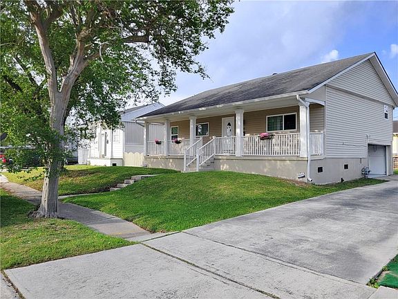 2nd image of 305 Amapola Cir