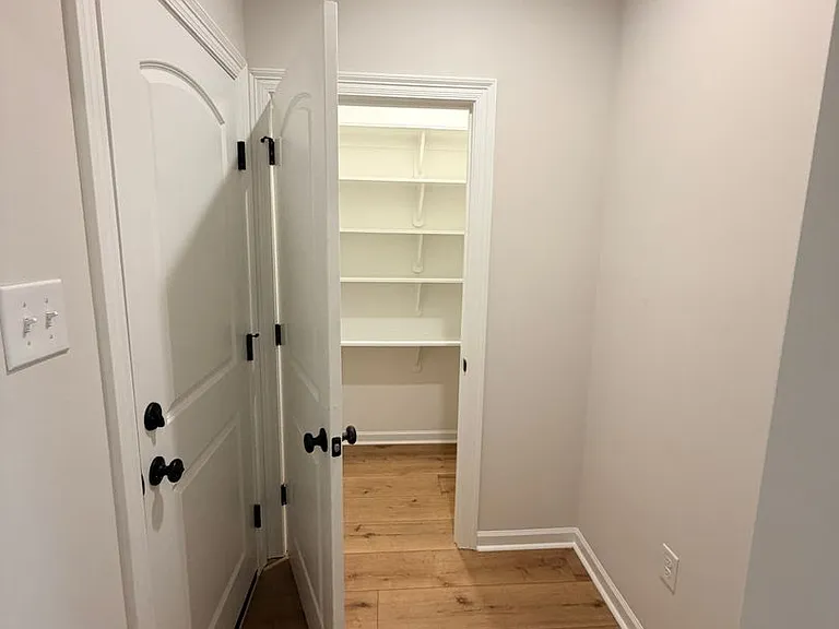 189 Berkshire Pl — Photo 17