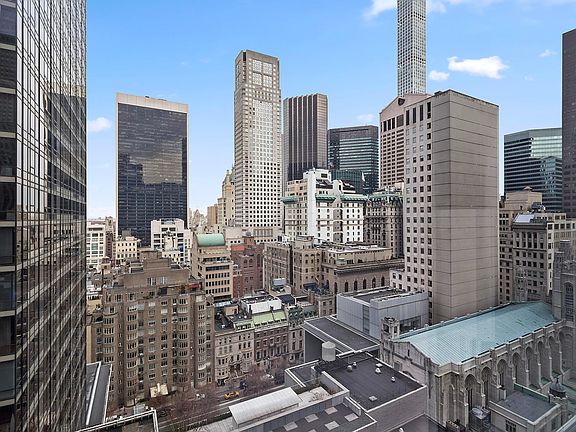 3rd image of 20 W 53rd St #20B