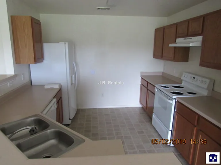 3909 Deputy Dr — Photo 32