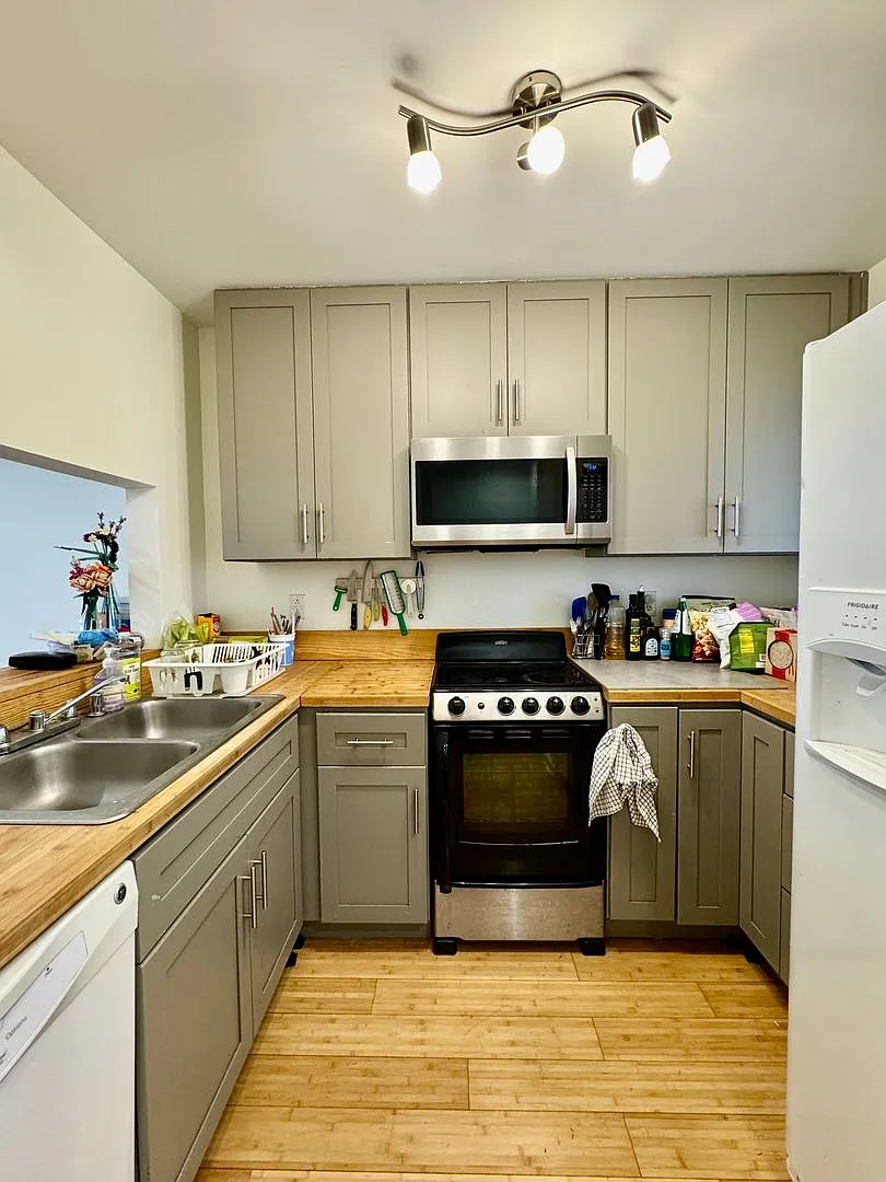Mill Creek Townhome — Photo 4