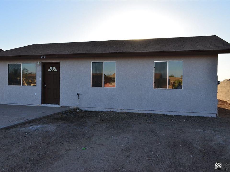 1st image of 836 NW Canal Dr