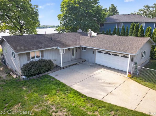 3161 Jackson Blvd