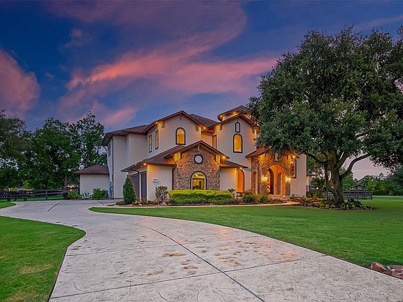 2nd image of 14 Royal King Rd