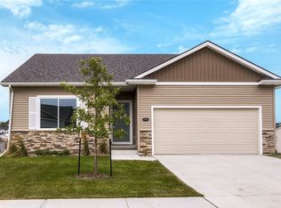 2900 Sayre Dr, Norwalk, IA 50211