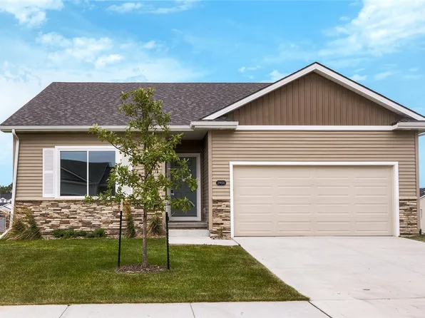 2900 Sayre Dr, Norwalk, IA 50211