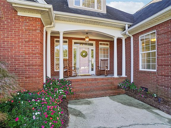 4th image of 102 Lockmere Ct