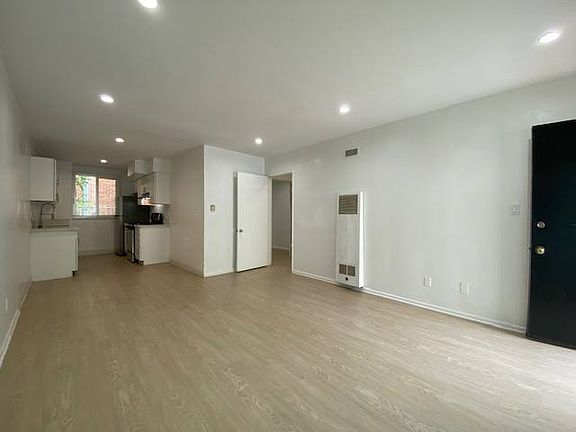 5th image of 1837 N Gramercy Pl APT 6