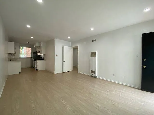 1837 N Gramercy Place — Photo 6