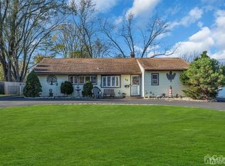 15 Woodrow Rd, Kendall Park, NJ 08824