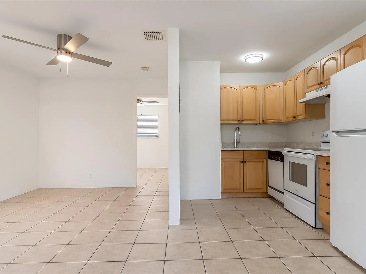 1 bed, 1.0 bath, 560 sqft, $1,600 — Photo 3