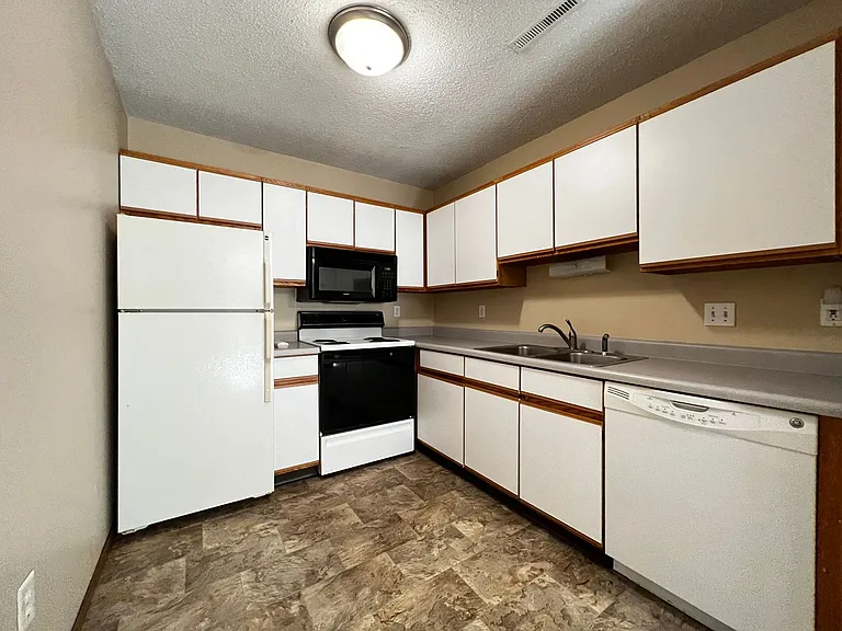 1632 5th Street — Photo 3