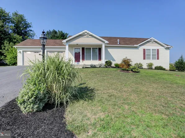 241 Pin Oak Ln, Shippensburg, PA 17257