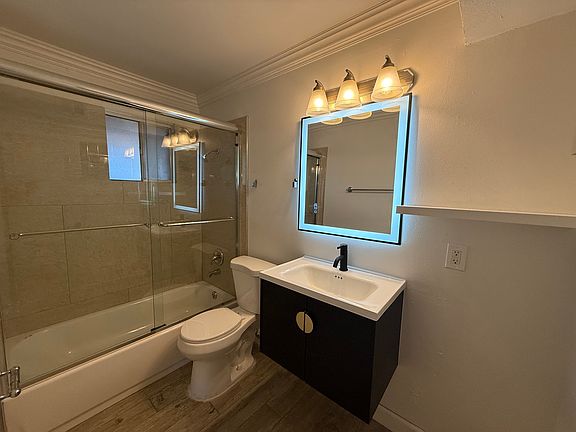 4th image of 806 W Maryland Ave #B