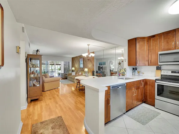 3955 N Nob Hill Road #210, Sunrise, FL 33351