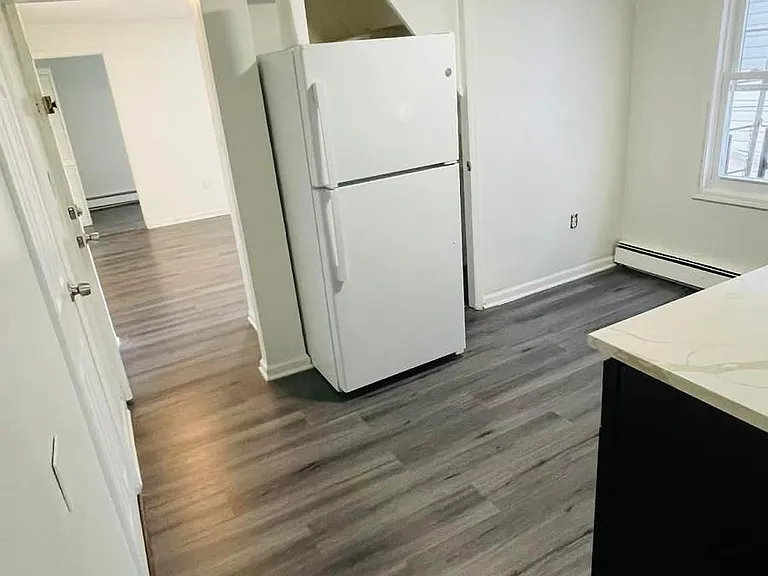 1031 Flora St #2 — Photo 10