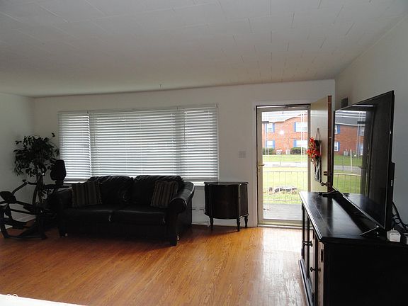 3rd image of 3047 N Webster Ave