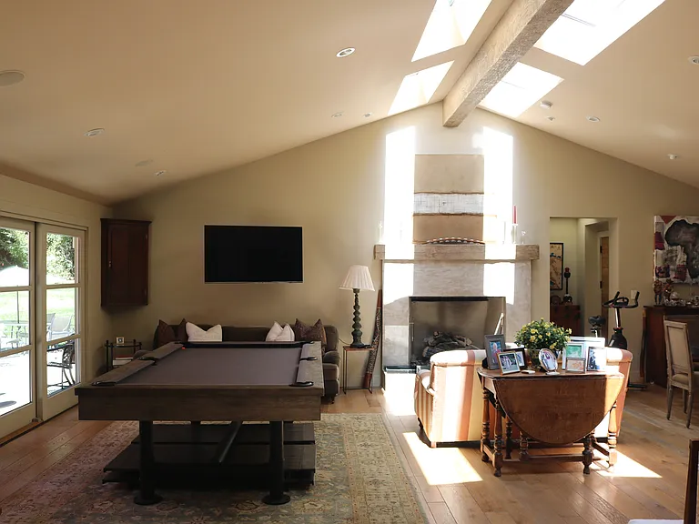 Redwood Ln — Photo 18