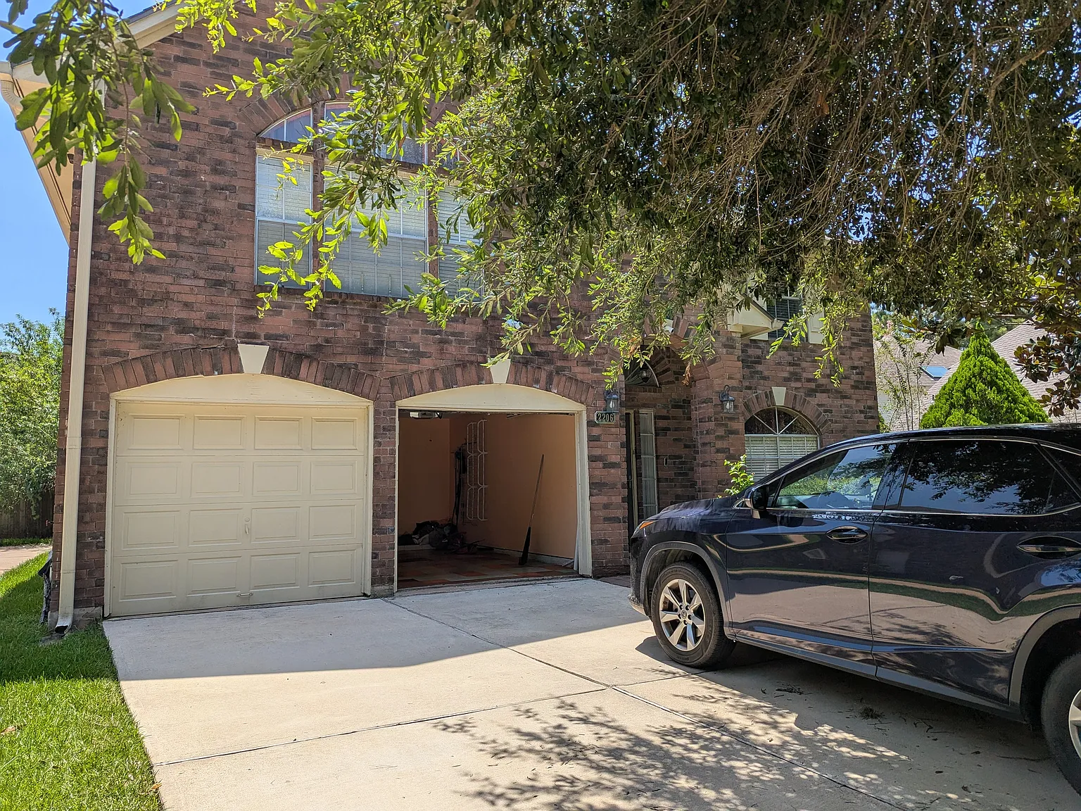 4 bed, 2.5 bath, 2124 sqft, $2,200 — Photo 2