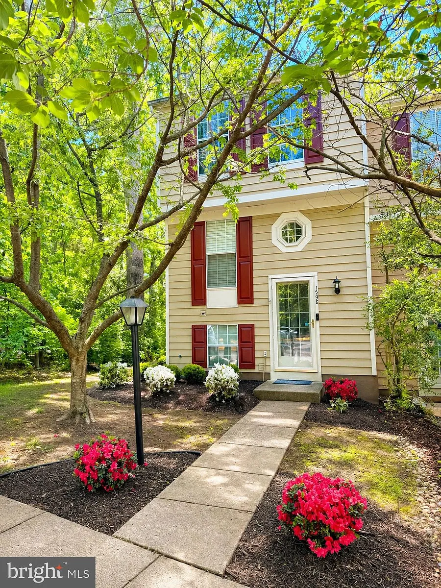 Building Photo - 1598 Woodcrest Dr