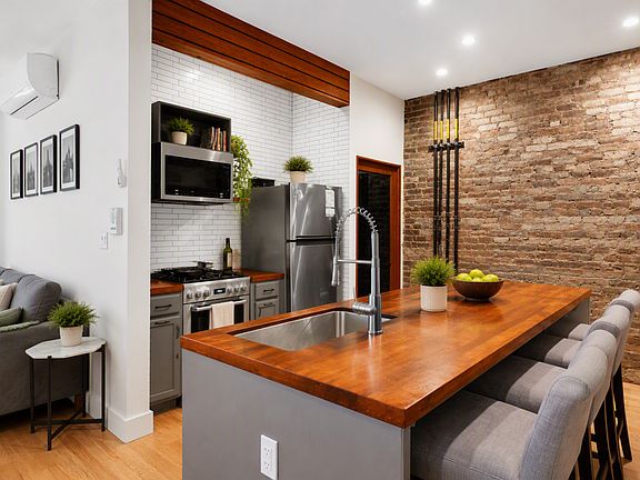 2nd image of 331 S 1st St APT 1