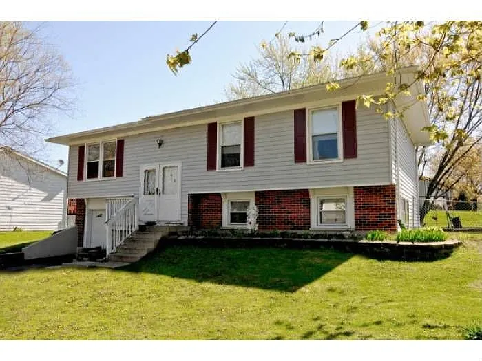 300 Malibu Dr photo 1
