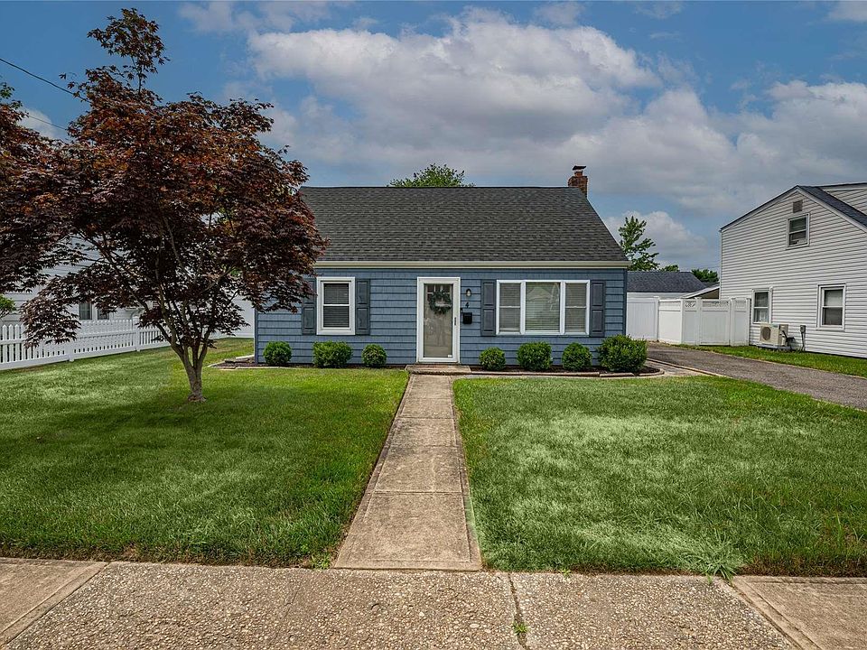 1st image of 4 Birch Ct E