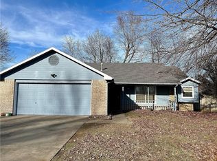 1720 Heritage Dr, Springdale, AR 72762