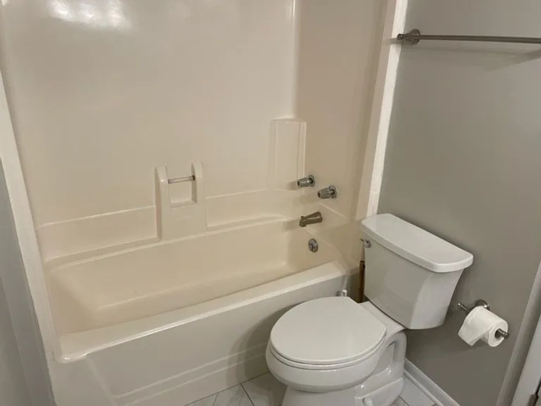 223 S Oak Ave — Photo 11