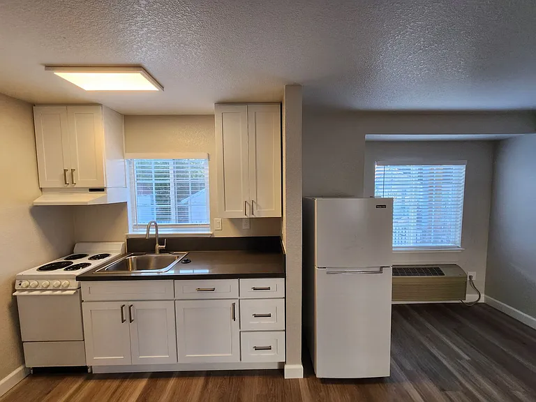 Stonecreek Apartments — Photo 3