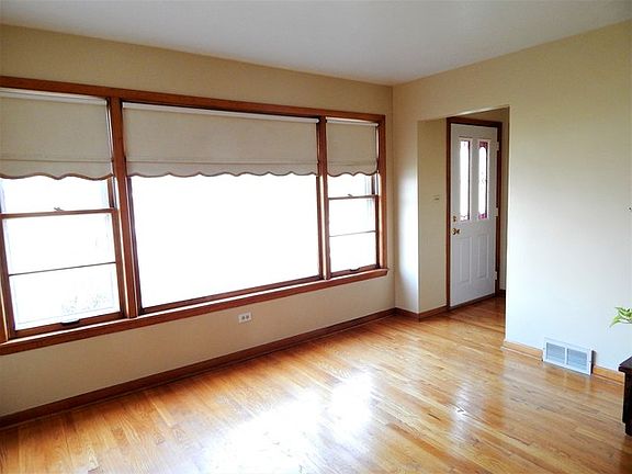 5th image of 4722 N Octavia Ave