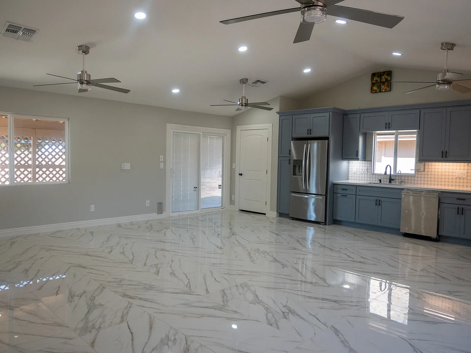 3 bed, 1229 sqft, $2,000 — Photo 2
