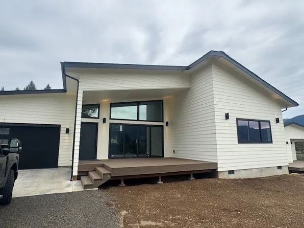 11 Duffer Ln, Carson, WA 98610