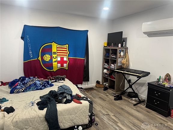 3rd image of 1830 Edwards Ave