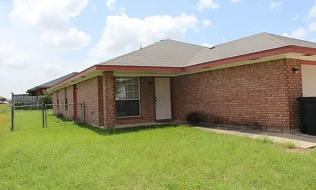 Building Photo - 4606 Bowles Dr #A