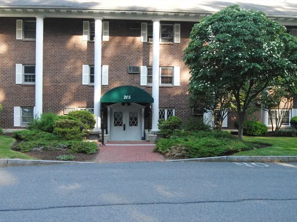 205 Great Rd APT A8, Acton, MA 01720