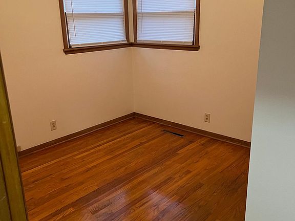 2nd image of 240 Smith St #240